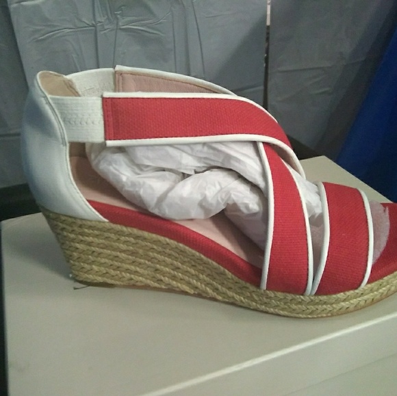 Taryn Rose size 9 red with white trim, sandal wedg - Picture 1 of 3